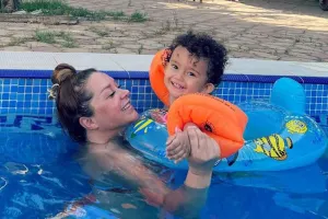 Xatirə hovuzdan şəkillər paylaşdı