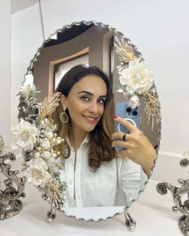 Zəhra eşqə düşüb