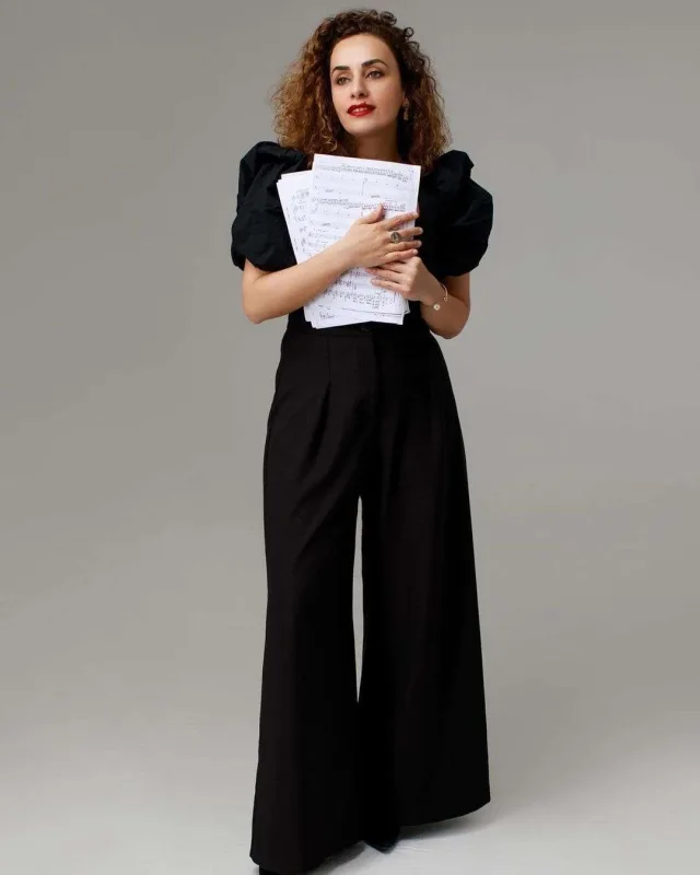 Zəhra eşqə düşüb