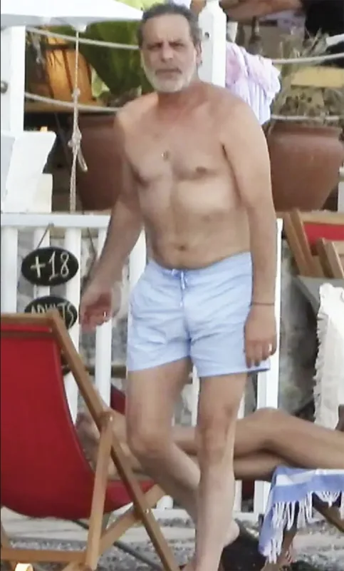 “Kameranı yerə qoy, adam kimi danışaq”