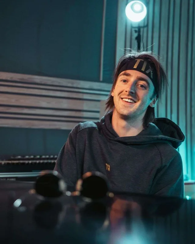 Tiks Samirəyə görə Bakıya gəlir