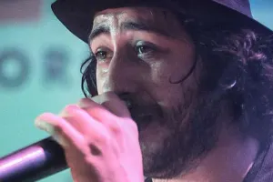 Məşhur türk repçi binadan yıxılaraq öldü