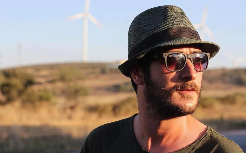 Məşhur türk repçi binadan yıxılaraq öldü