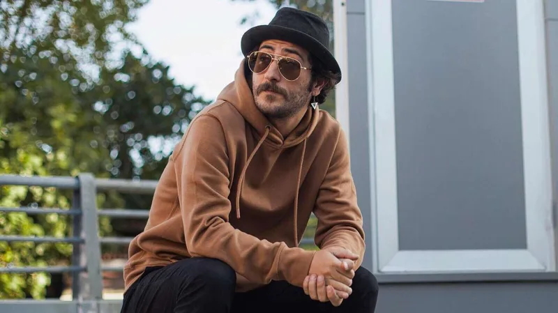 Məşhur türk repçi binadan yıxılaraq öldü