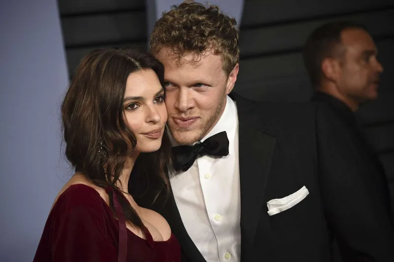 Emili Ratajkovskinin boşandığı təsdiqləndi