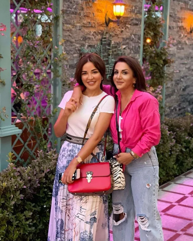 Zenfiradan ona bayağı deyən Humaya cavab