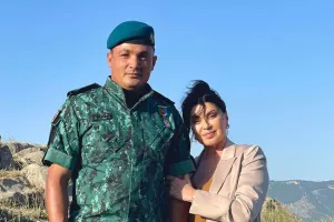 Sənubər İsgəndərli Şahin Hüseynquliyevlə bir arada