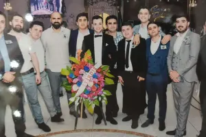 Toyuna çələng gətirdilər