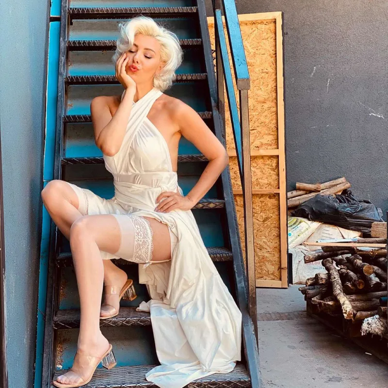 Burcu yeni sevgilisi ilə