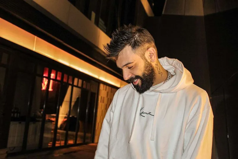 Burcu yeni sevgilisi ilə