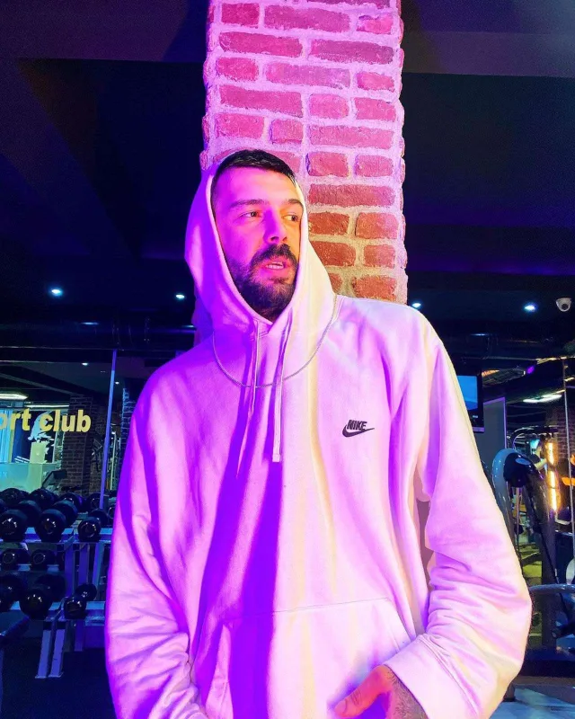 Burcu yeni sevgilisi ilə