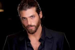 Can Yaman İtaliyada iş adamı olacaq