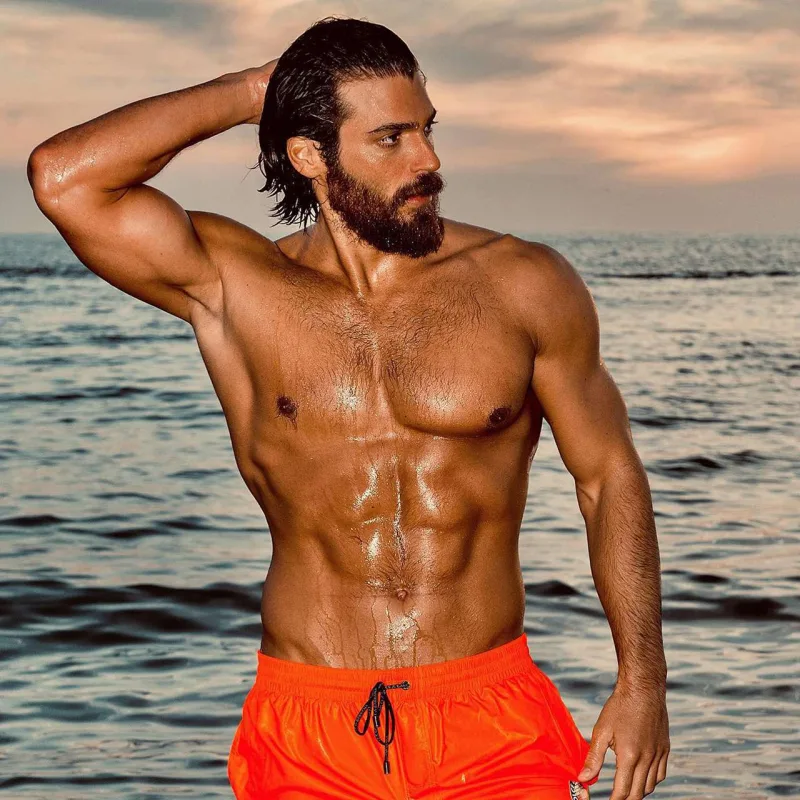 Can Yaman İtaliyada iş adamı olacaq