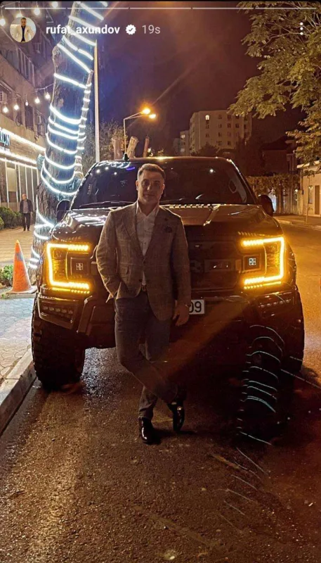 Rüfət yeni avtomobilini nümayiş etdirdi