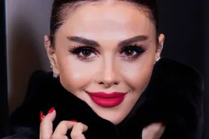 Rezanın adını gülüş smaylikləri ilə gizlətdi