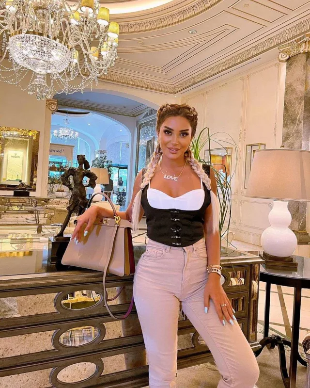 Çinarə efirə qayıdır