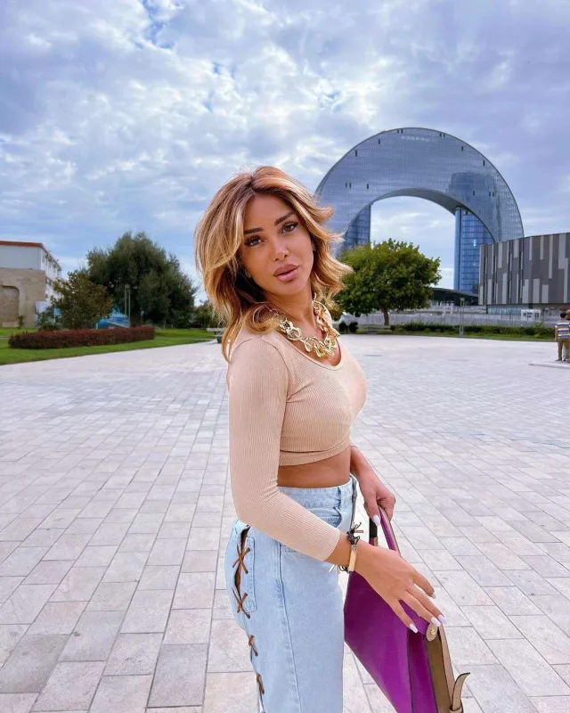 Çinarə efirə qayıdır