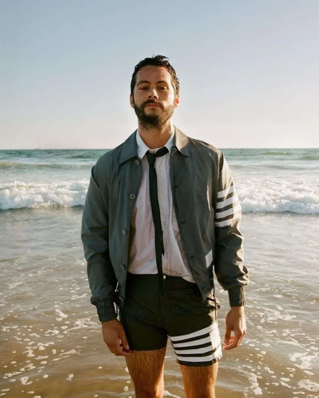 Fit bədəni olmasa da, yarıçılpaq pozalar verdi