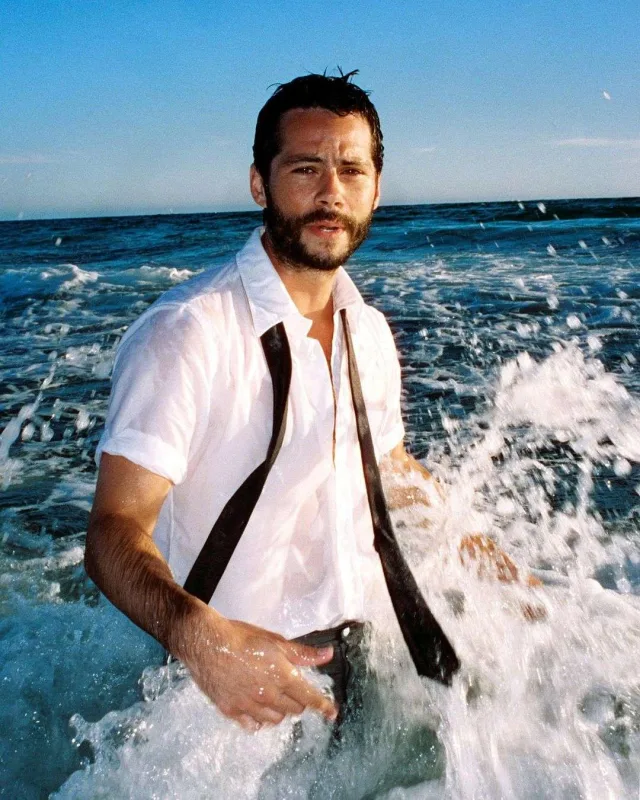 Fit bədəni olmasa da, yarıçılpaq pozalar verdi