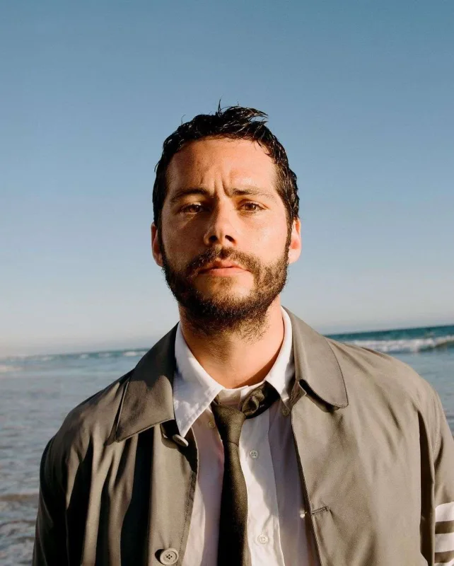 Fit bədəni olmasa da, yarıçılpaq pozalar verdi