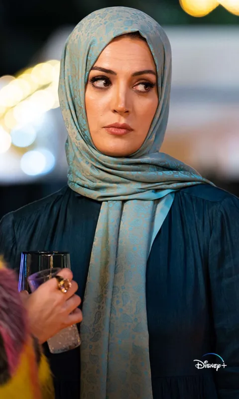 Film üçün hicab bağladı