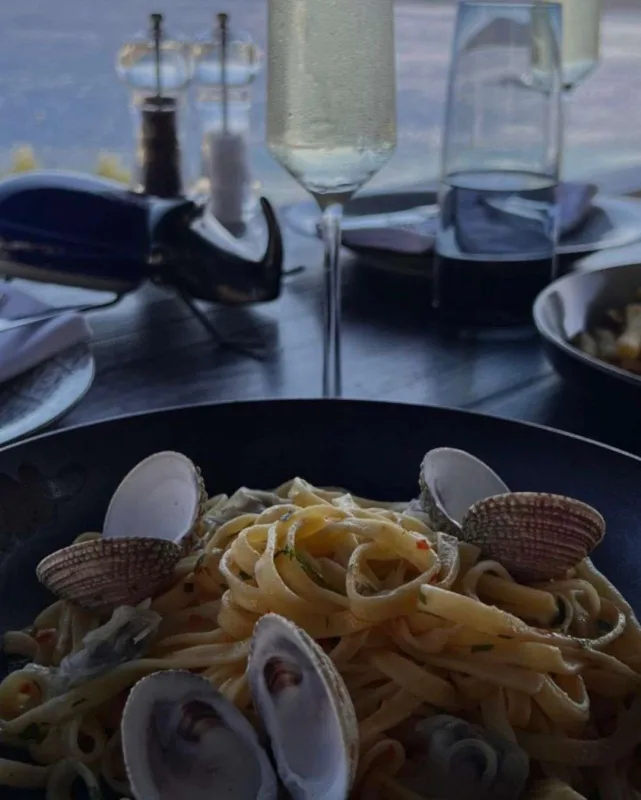 Samirə Mikonosda dincəlir