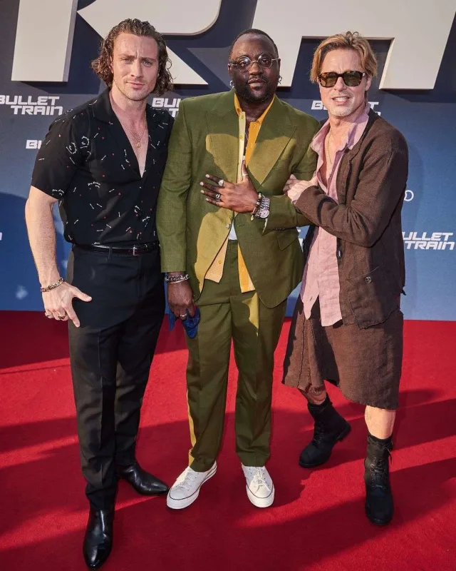 Bred Pitt qalasına ətəklə qatıldı