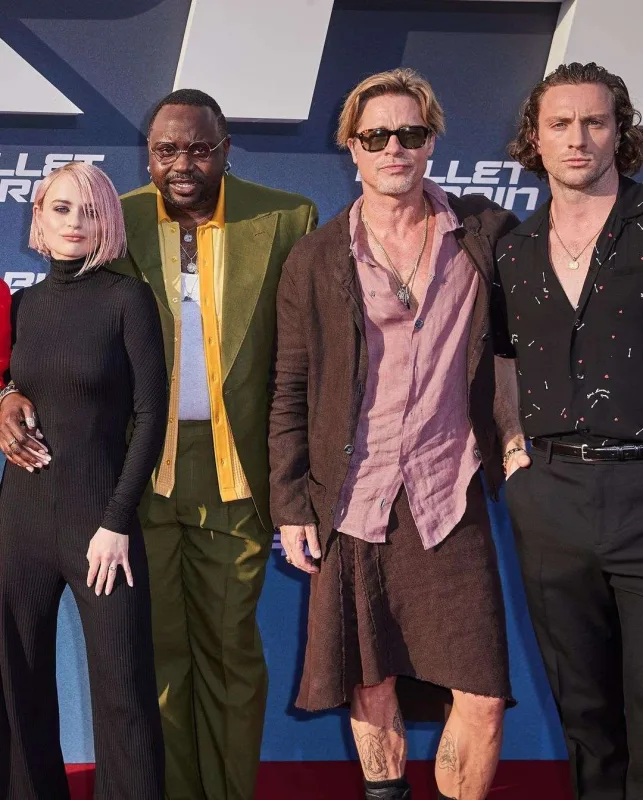 Bred Pitt qalasına ətəklə qatıldı