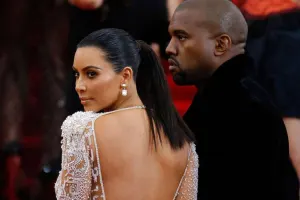 Kanye Kardaşyanın anasını ələ saldı