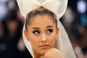 Ariana Meqana qonşu olan villasını satdı