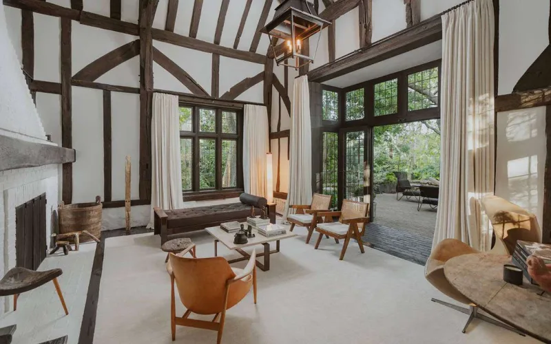 Ariana Meqana qonşu olan villasını satdı