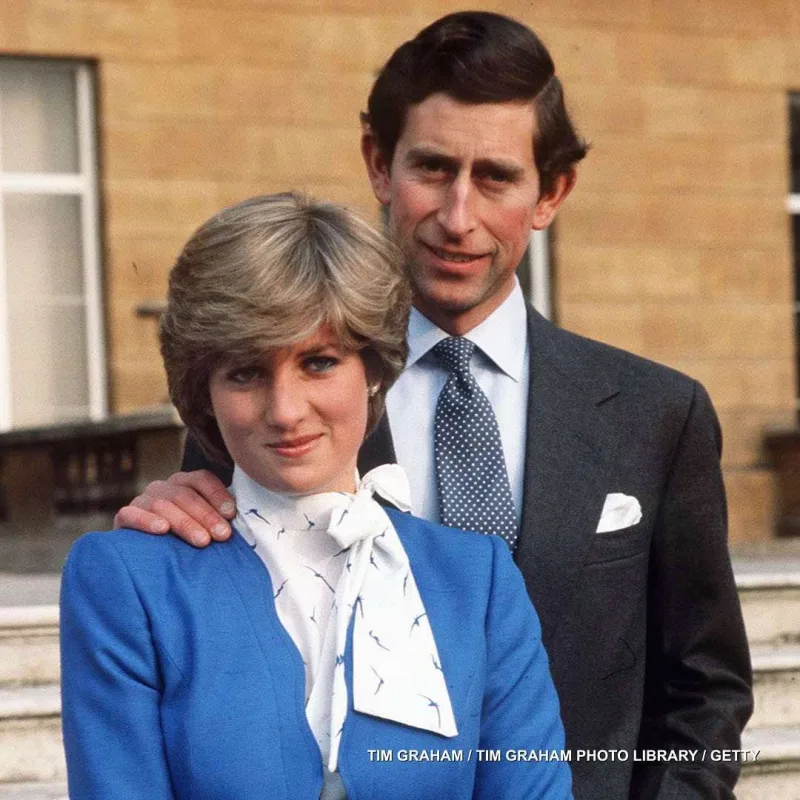 Kral “The Crown” serialından narahatdır