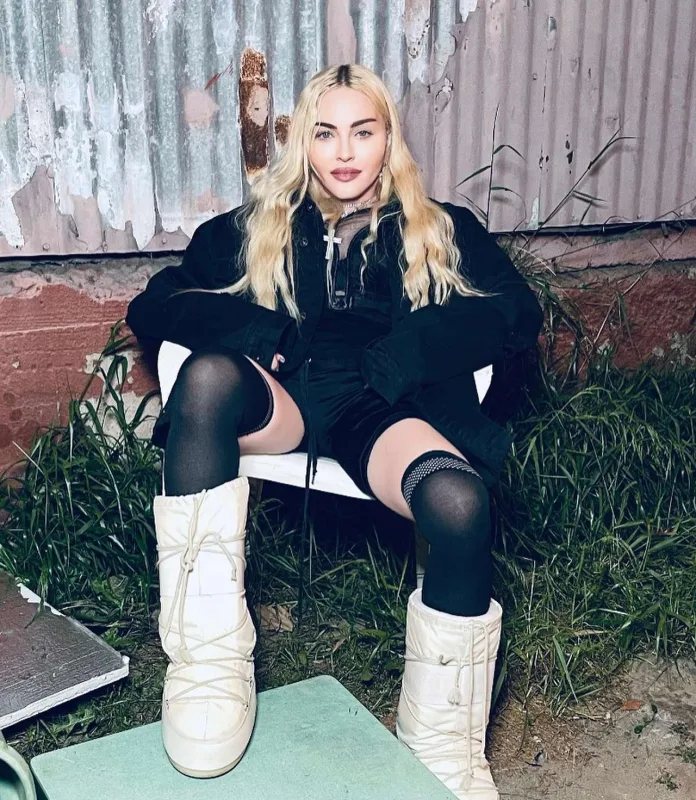 Özündən 35 yaş kiçik sevgilisindən ayrıldı