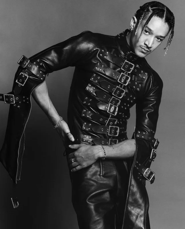 Özündən 35 yaş kiçik sevgilisindən ayrıldı