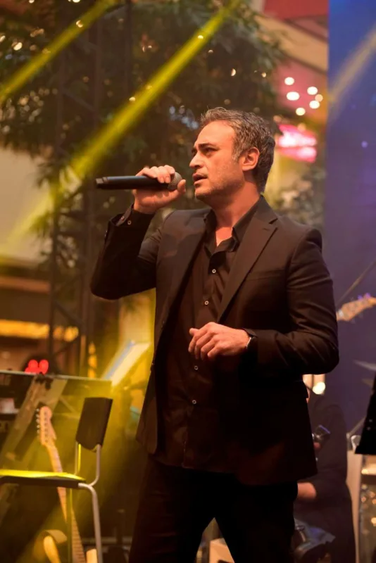 Kutsinin xanımı şiddətə məruz qaldığını iddia edir