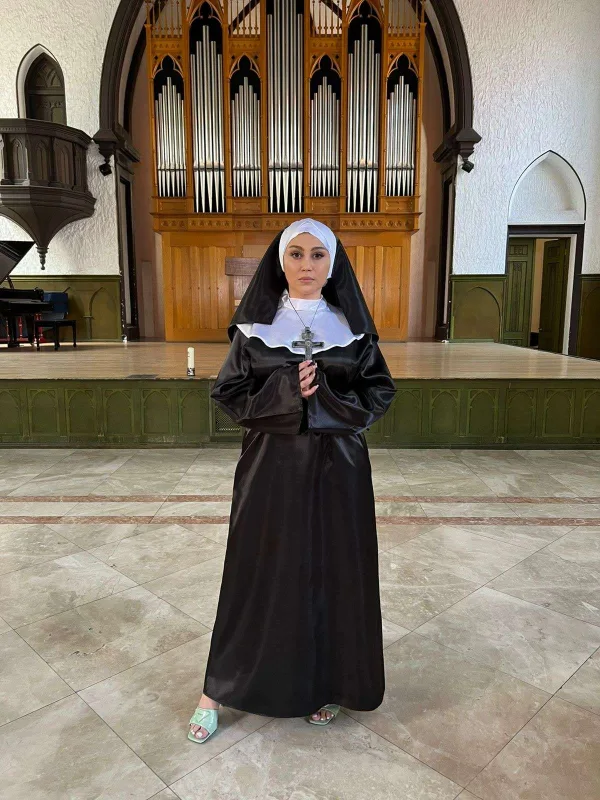 Damla “İlan” üçün müxtəlif obrazlarda