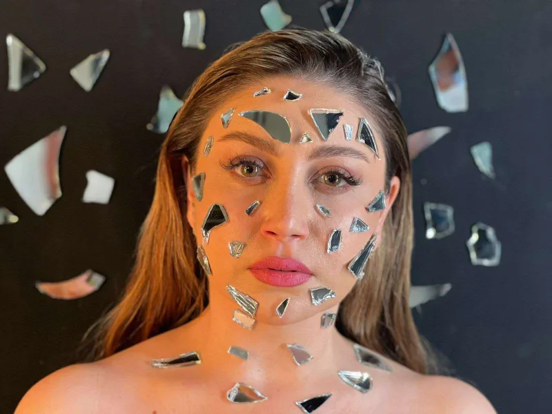 Damla “İlan” üçün müxtəlif obrazlarda