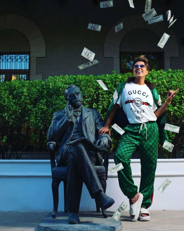 Anar Nobel arzusundadır