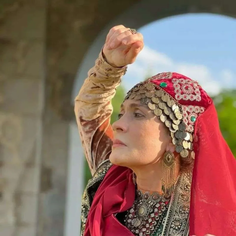 Gülzar Qurbanova Məhsəti Gəncəvi obrazında