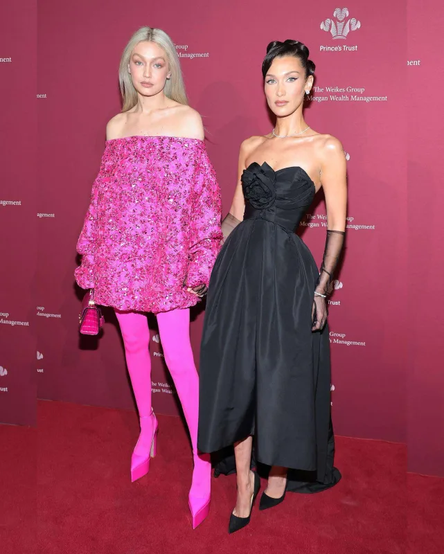 Bacılar qırmızı xalıda