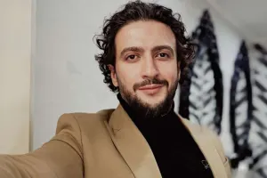 Abbas atalar üçün mahnı oxudu