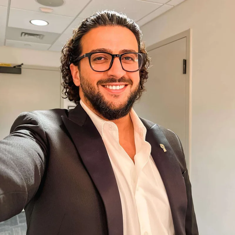 Abbas atalar üçün mahnı oxudu