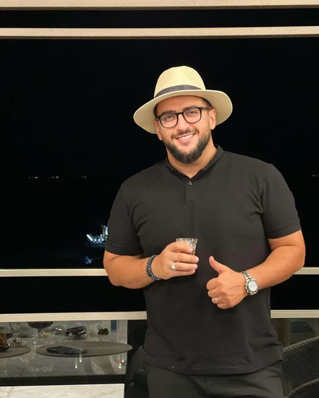 Abbas atalar üçün mahnı oxudu