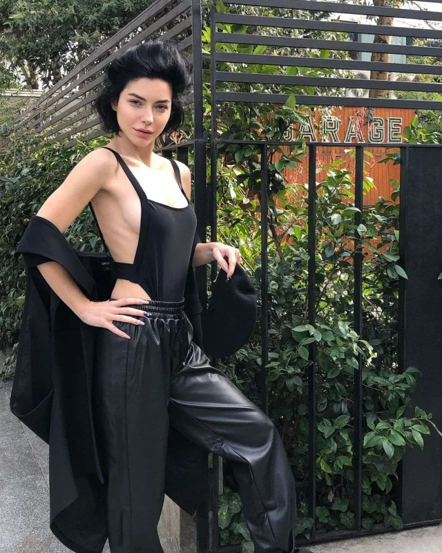 Merveni dinləmək üçün 2500 ödəmək lazımdır