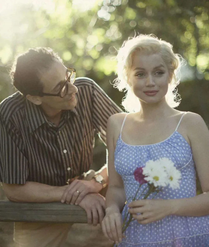 Merilin Monrodan bəhs edən film bəyənilmədi