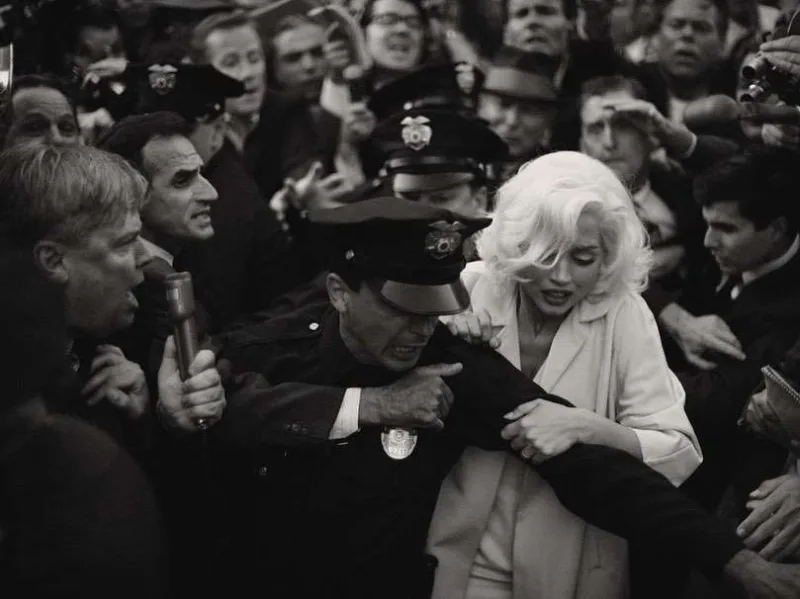 Merilin Monrodan bəhs edən film bəyənilmədi