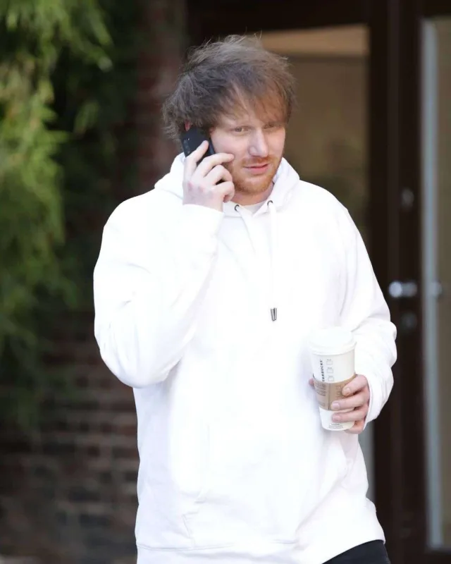 Ed Şirandan 100 milyon istəyirlər