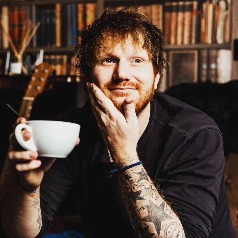 Ed Şirandan 100 milyon istəyirlər