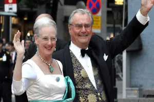 Kraliça nəvələri ilə bağlı açıqlama yaydı