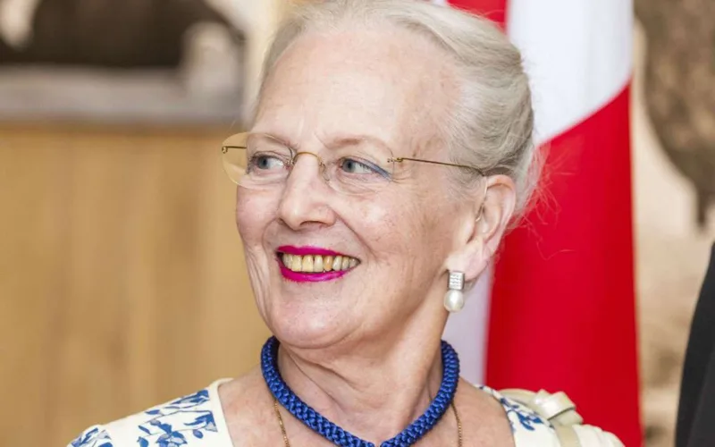 Kraliça nəvələri ilə bağlı açıqlama yaydı